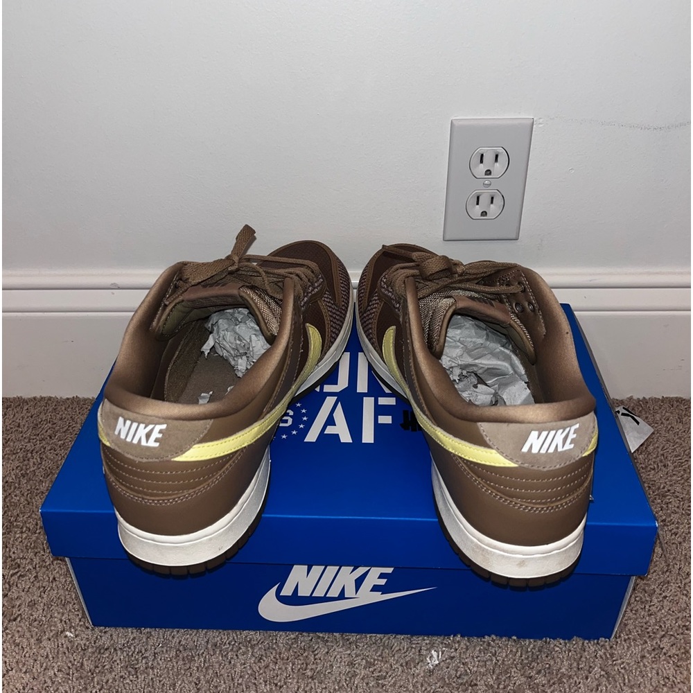 Men’s Dunks Undefeated - Picture 3 of 6